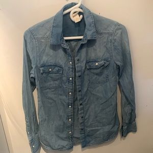 Fantastic H and M Light Blue Denim Button Up Shirt Super Stylish 😍 SZ Small/4